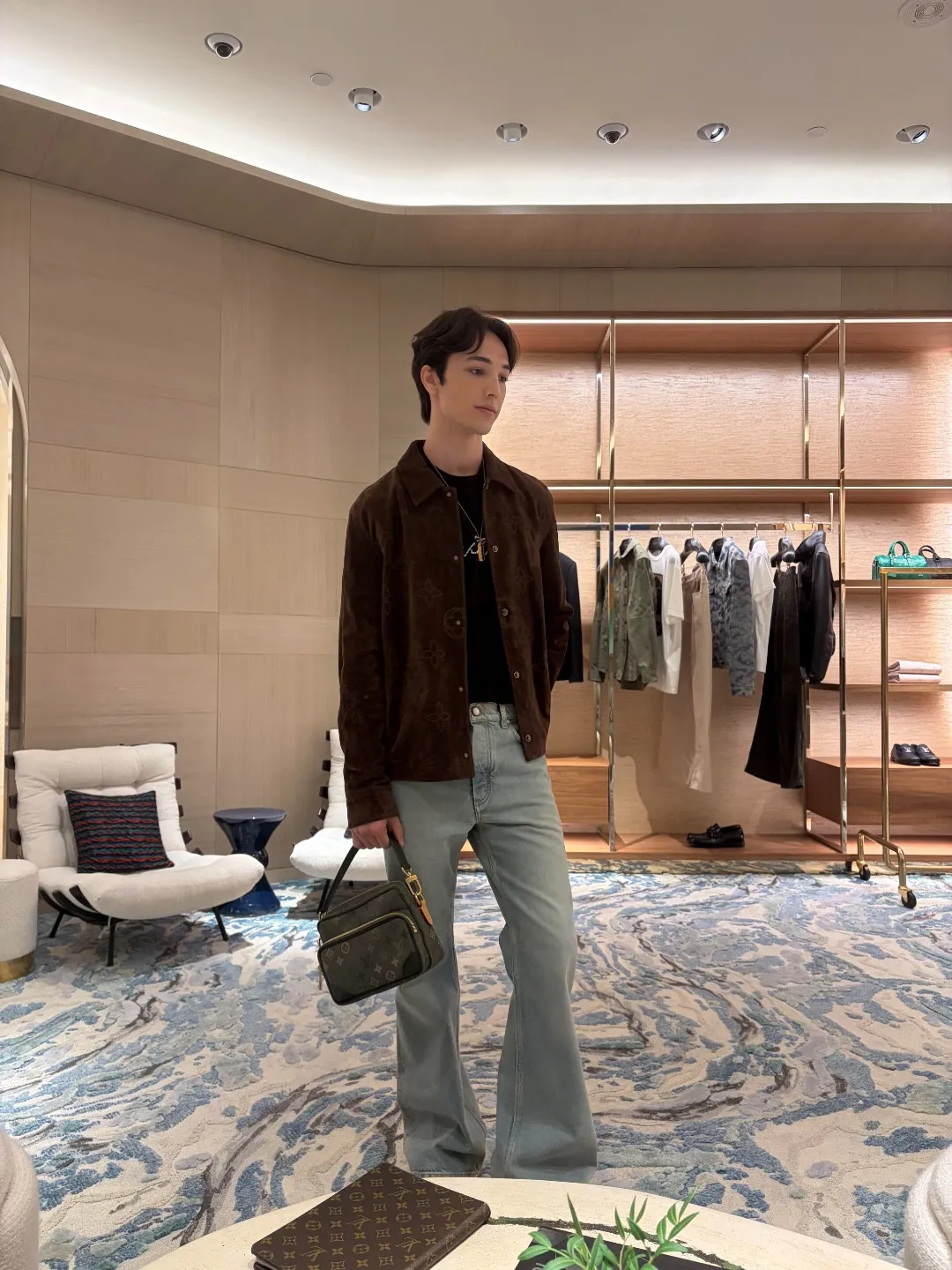 Louis Vuitton/Louis Vuitton presbyopia embroidered suede jacket